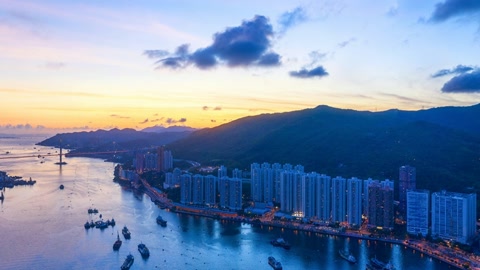Coastal city skyline with skyscrapers — Stillmotion