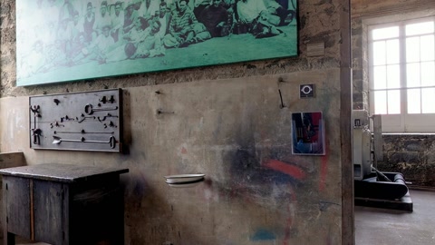 Industrial interior with vintage truck and tanks — Stillmotion