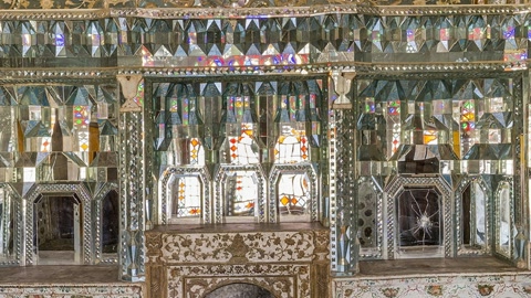 Mirrored ornate throne room interior — Stillmotion