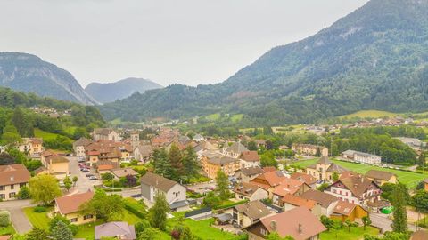 Village in green mountain valley — Stillmotion