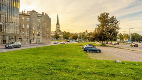Modern campus buildings and green lawn — Stillmotion