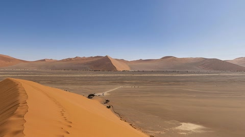 Sandy desert dunes under clear sky — Stillmotion