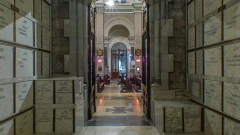 Marble mausoleum with family niches — Stillmotion