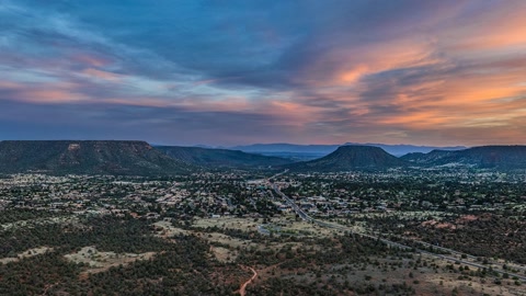 Red rock buttes under cloudy skies — Stillmotion