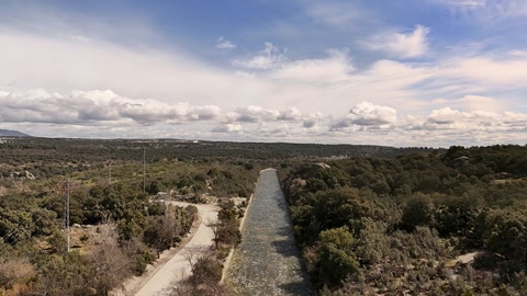 Dam spillway and reservoir view — Stillmotion