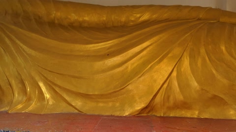 Buddhist temple with reclining statue — Stillmotion