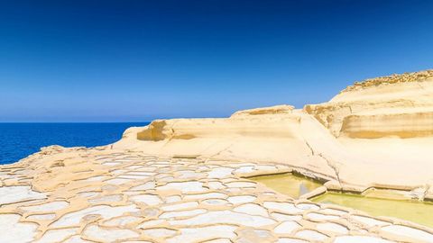 Coastal limestone cliffs and sea — Stillmotion