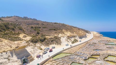 Coastal cliffs and rocky shore — Stillmotion