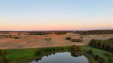 Natural canal at sunset — Stillmotion