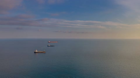Coastal city skyline at sunset — Stillmotion