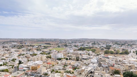 Coastal town under cloudy skies — Stillmotion