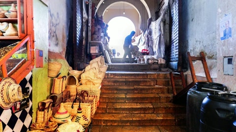 Indoor market aisle with produce stalls — Stillmotion