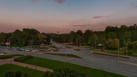 Sunset over lakefront park and road — Stillmotion