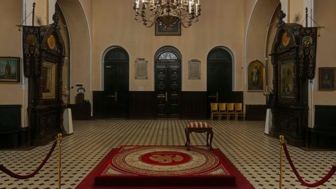 Ornate church interior with iconostasis — Stillmotion