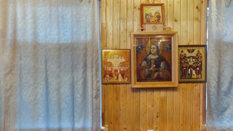 Wooden church interior with icons — Stillmotion