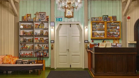 Indoor religious museum room — Stillmotion