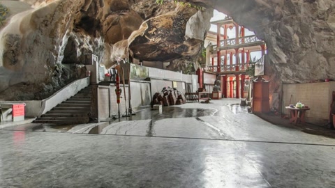 Cave temple with golden statues — Stillmotion
