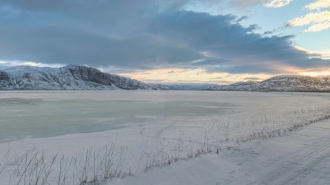 Snowfield with frozen road and mountains — Stillmotion