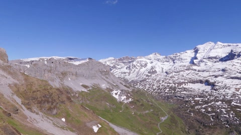 Snowy mountain ridge and valley — Stillmotion