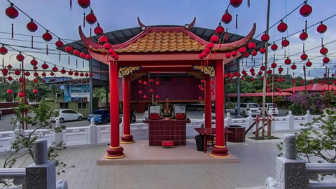 Chinese temple courtyard with lanterns — Stillmotion