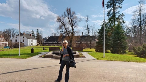 Castle courtyard with gardens — Stillmotion