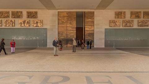 Modern memorial plaza with visitors — Stillmotion