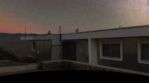 A comet across the Zodiac — Stillmotion