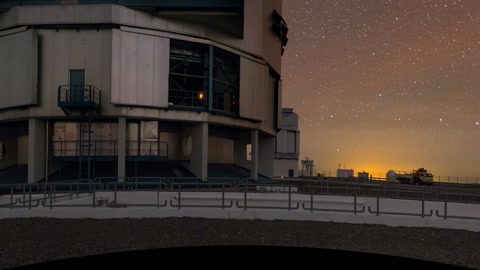 Night sky gems over the Very Large Telescope — Stillmotion