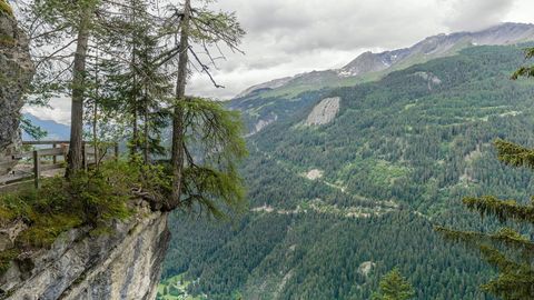 Rocky mountain trail walkway — Stillmotion