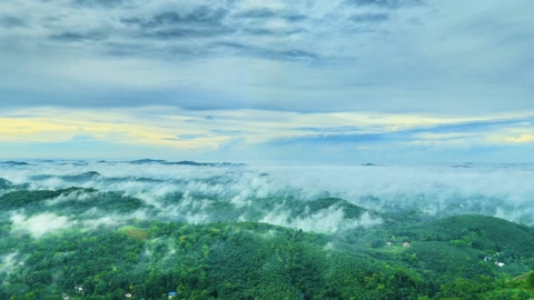 Lush green hills with morning mist — Stillmotion