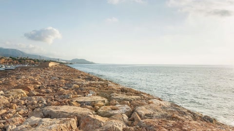 Rocky cliff by calm sea — Stillmotion