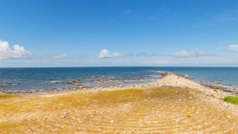 Lighthouse by rocky shoreline — Stillmotion