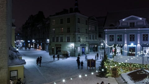 Snowy night plaza with market stalls — Stillmotion