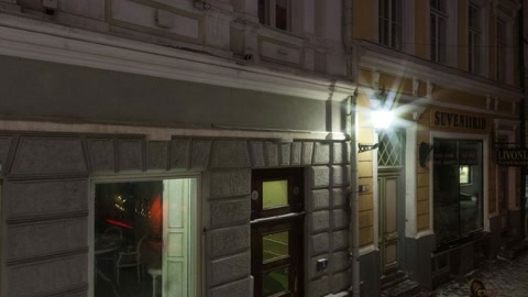 Night city square with market stalls — Stillmotion