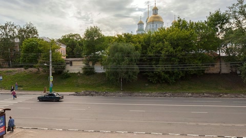City overlook with road and trees — Stillmotion