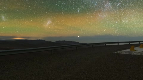 Milky Way glow at Paranal — Stillmotion