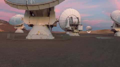 Dusky light on the ALMA antennas — Stillmotion