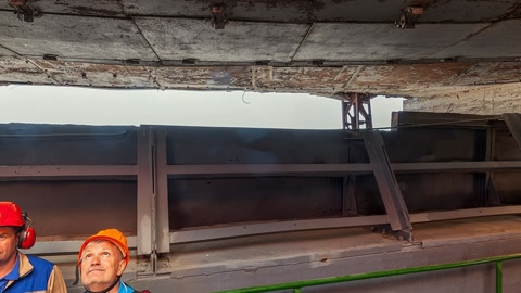 Industrial interior with workers and machinery — Stillmotion
