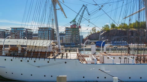 Sailing ship in harbor park — Stillmotion