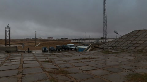 Industrial construction site under cloudy skies — Stillmotion