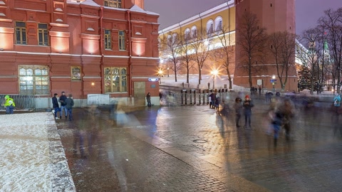 Snowy night city square with festive lights — Stillmotion