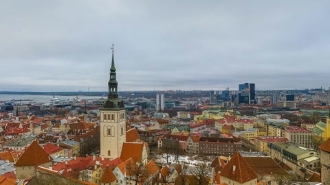 Historic city under cloudy skies — Stillmotion