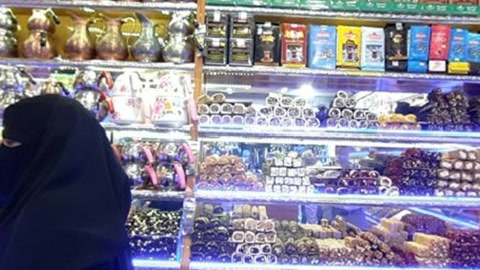 Spice shop with display shelves — Stillmotion