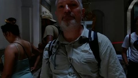 Museum interior with ornate mirror — Stillmotion