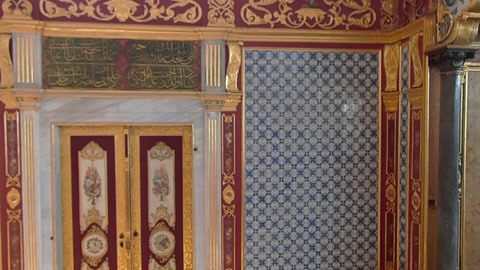 Ornate royal throne room — Stillmotion