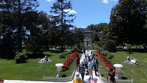 Formal garden with palace courtyard — Stillmotion