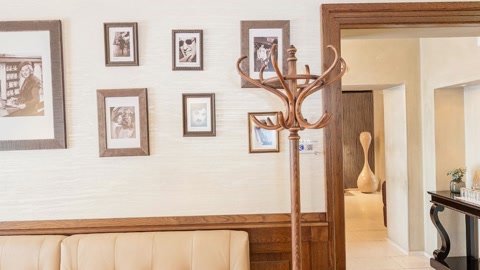 Elegant restaurant interior with bar — Stillmotion