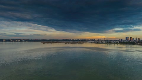 Cloudy harbor with ferries at sunset — Stillmotion