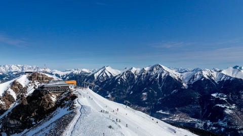 Snowy mountain range under clear sky — Stillmotion