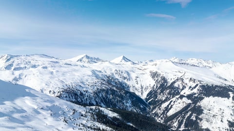 Snowy mountain ridge views — Stillmotion